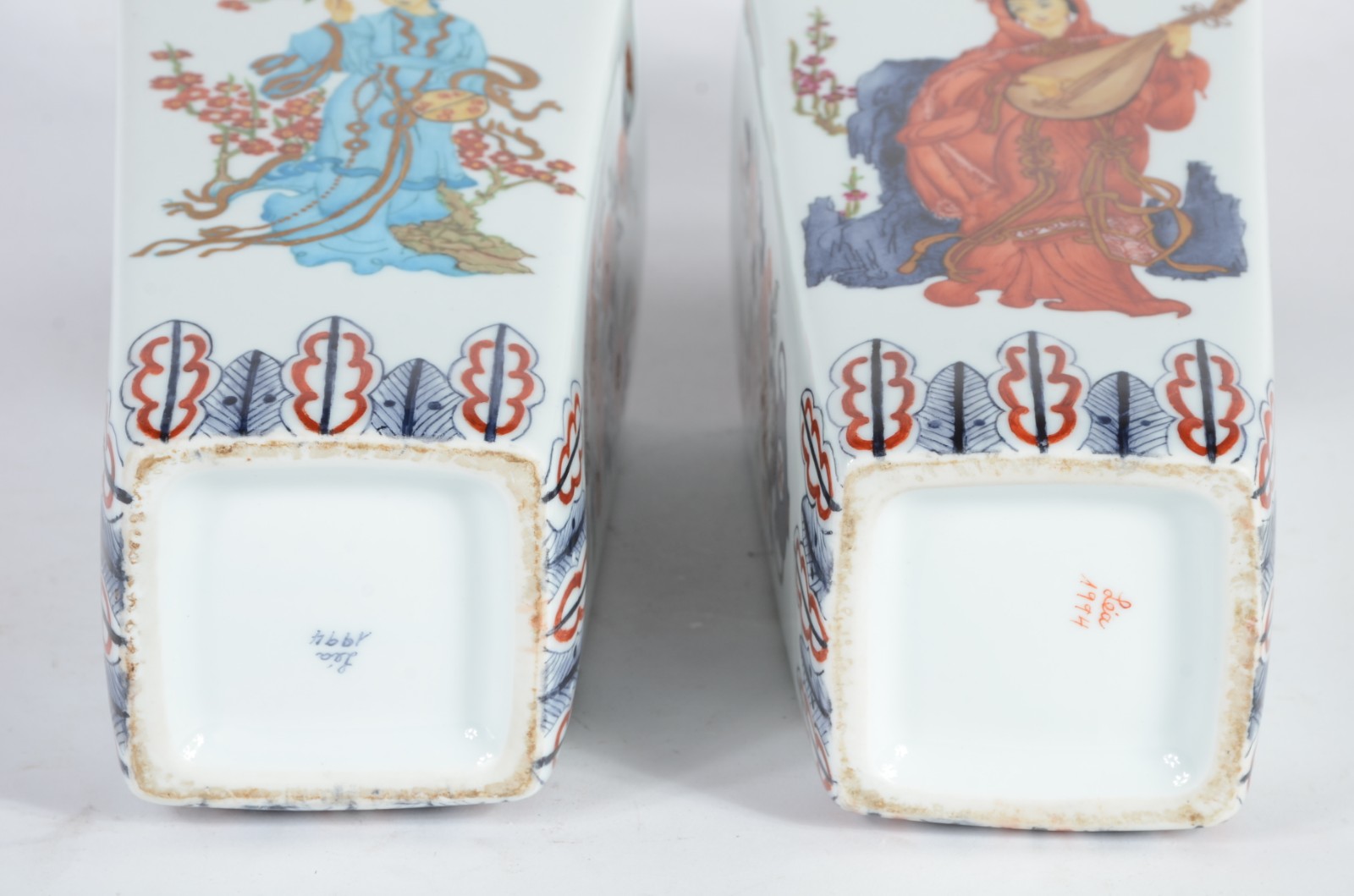 Par de vasos de porcelana pintados á mão com motivos orientais de... - foto 4 de 5