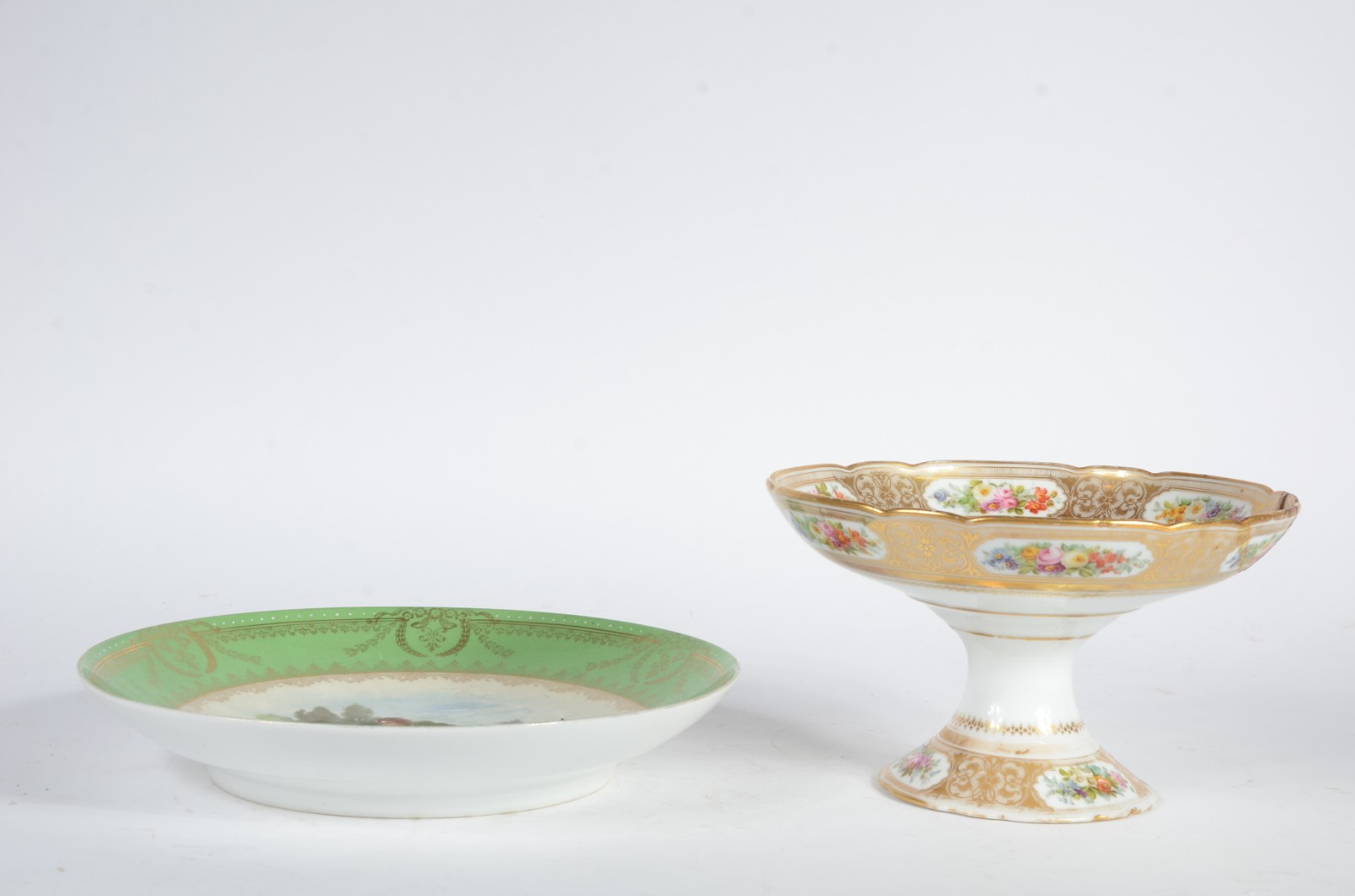 Duas peças de porcelana europeia, sendo: fruteira que pertenceu ao... - foto 2 de 10