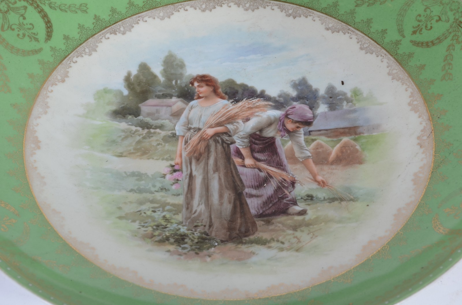 Duas peças de porcelana europeia, sendo: fruteira que pertenceu ao... - foto 3 de 10