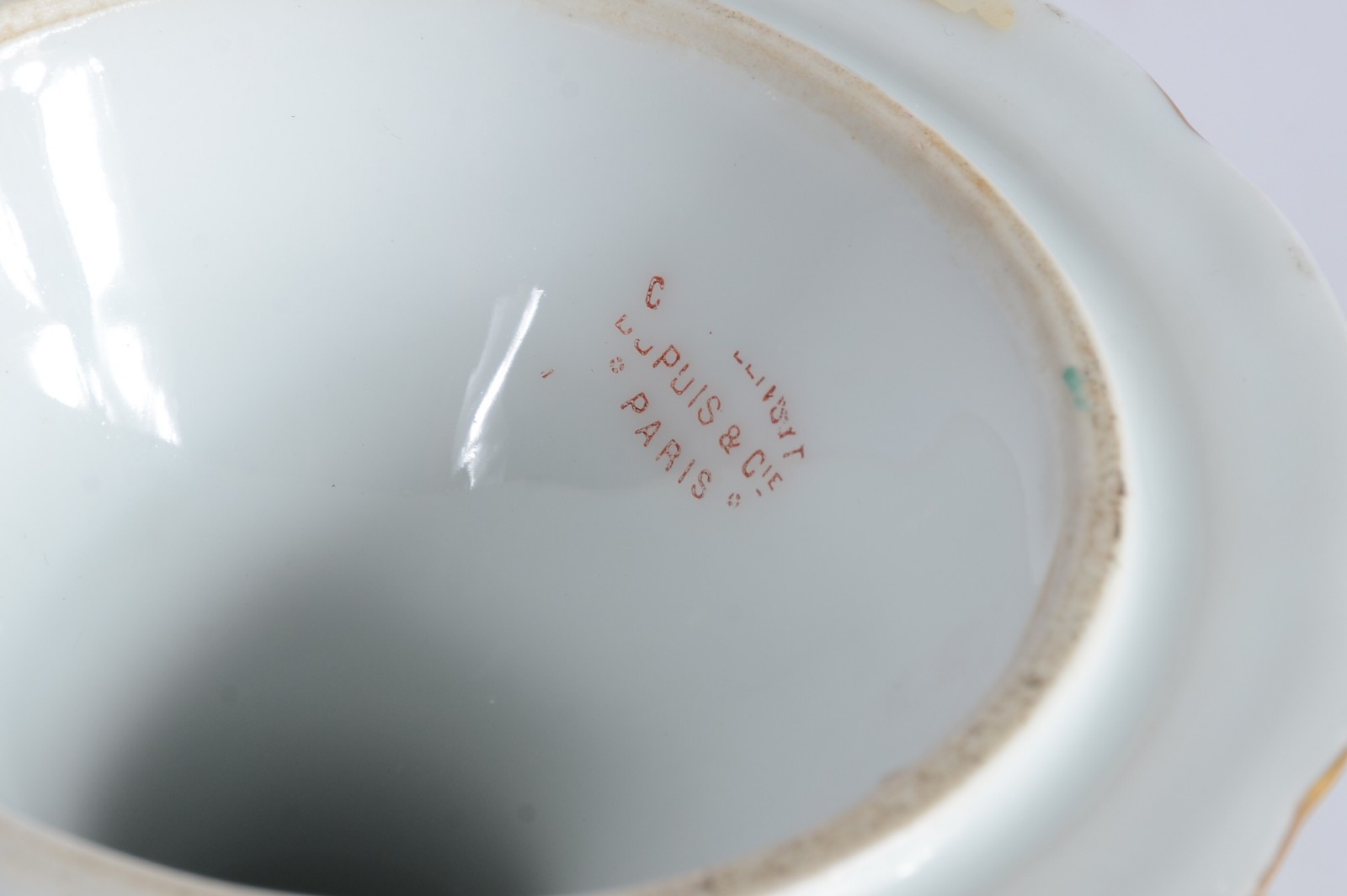 Duas peças de porcelana europeia, sendo: fruteira que pertenceu ao... - foto 8 de 10