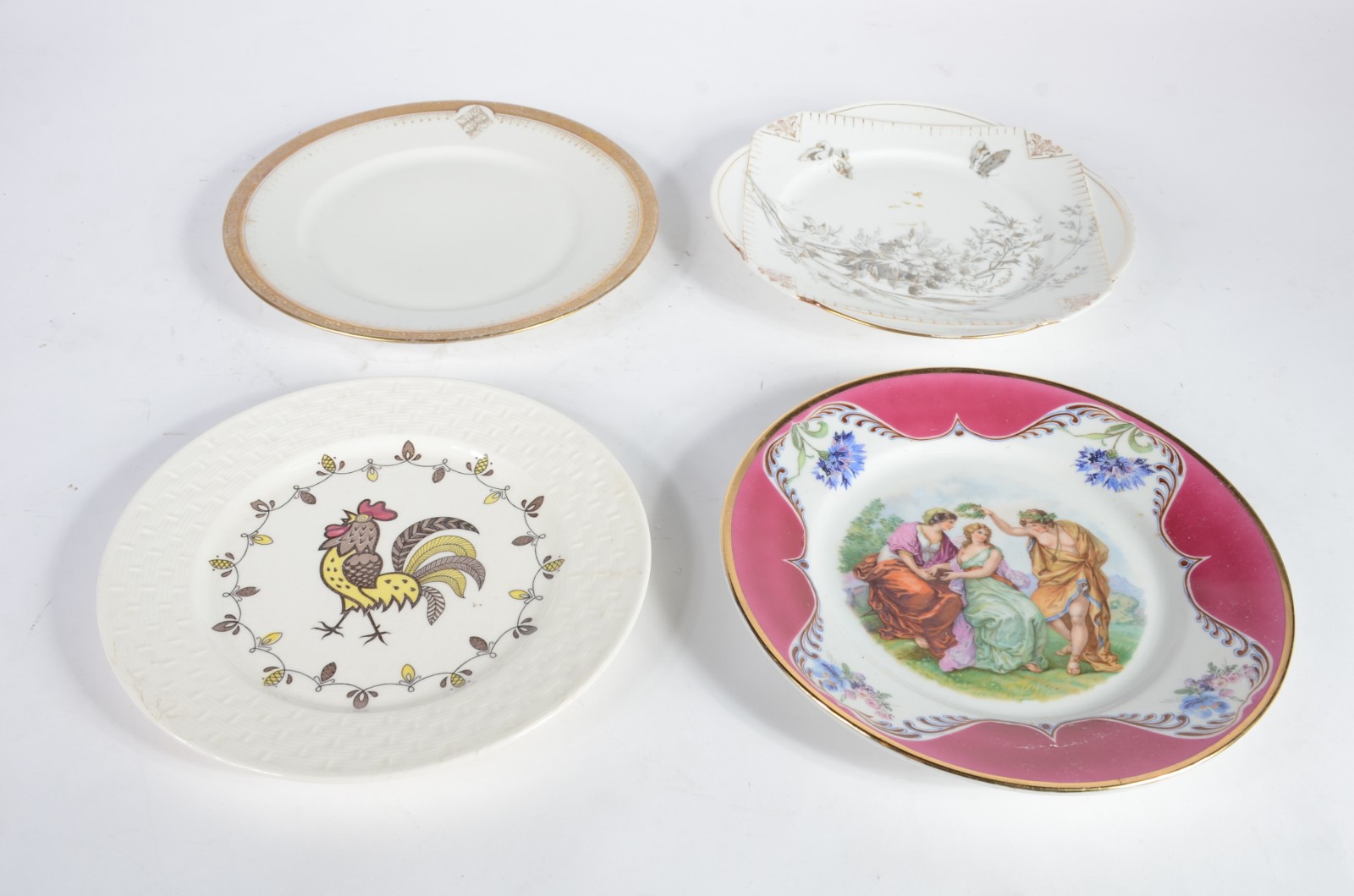 Quatro pratos de porcelana de diversas procedências, sendo um japonês... - foto 1 de 11