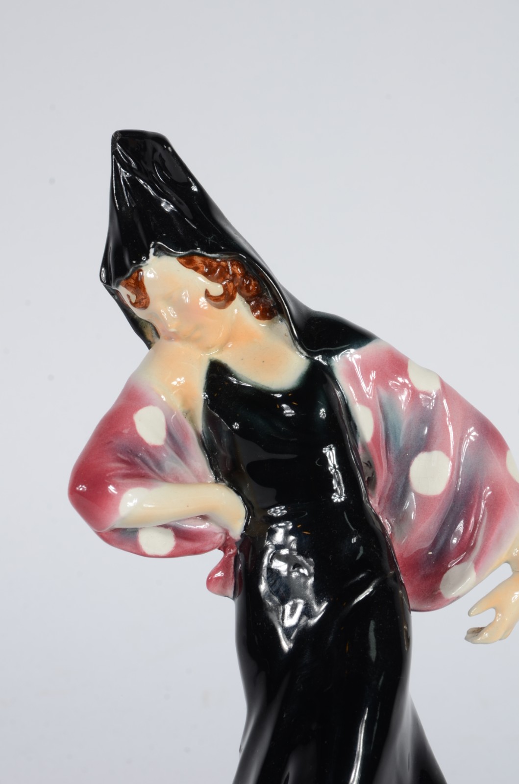 Estatueta de porcelana policromada representando dançarina. Pulso... - foto 2 de 6