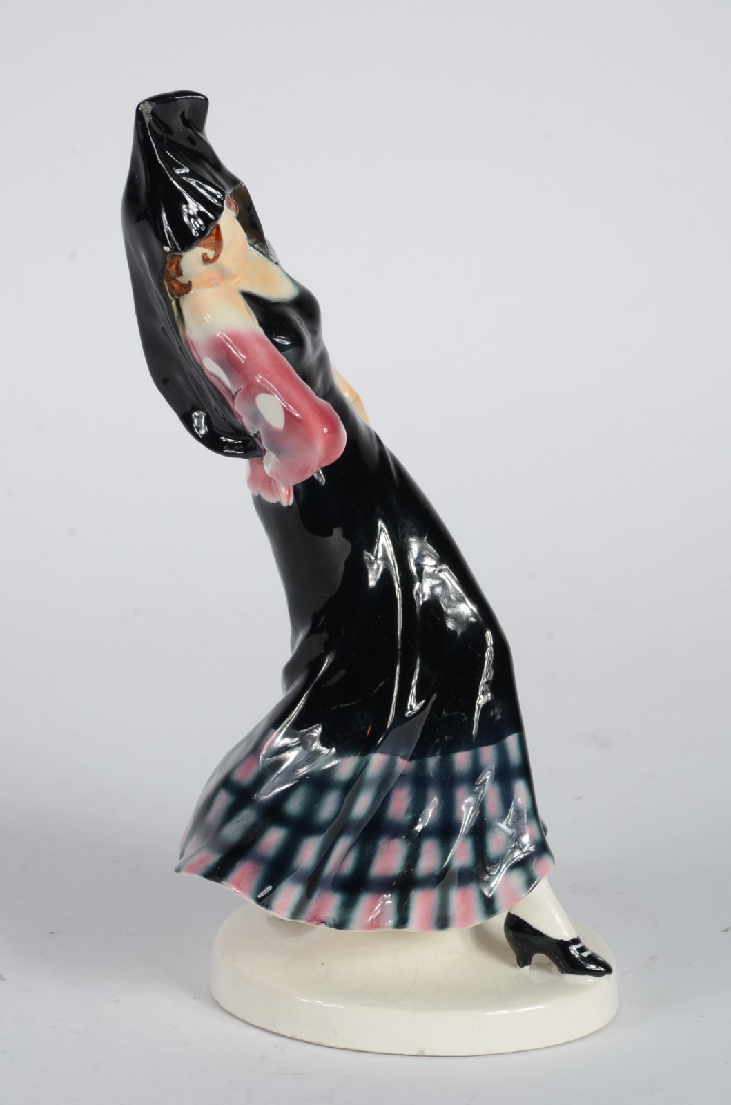 Estatueta de porcelana policromada representando dançarina. Pulso... - foto 4 de 6