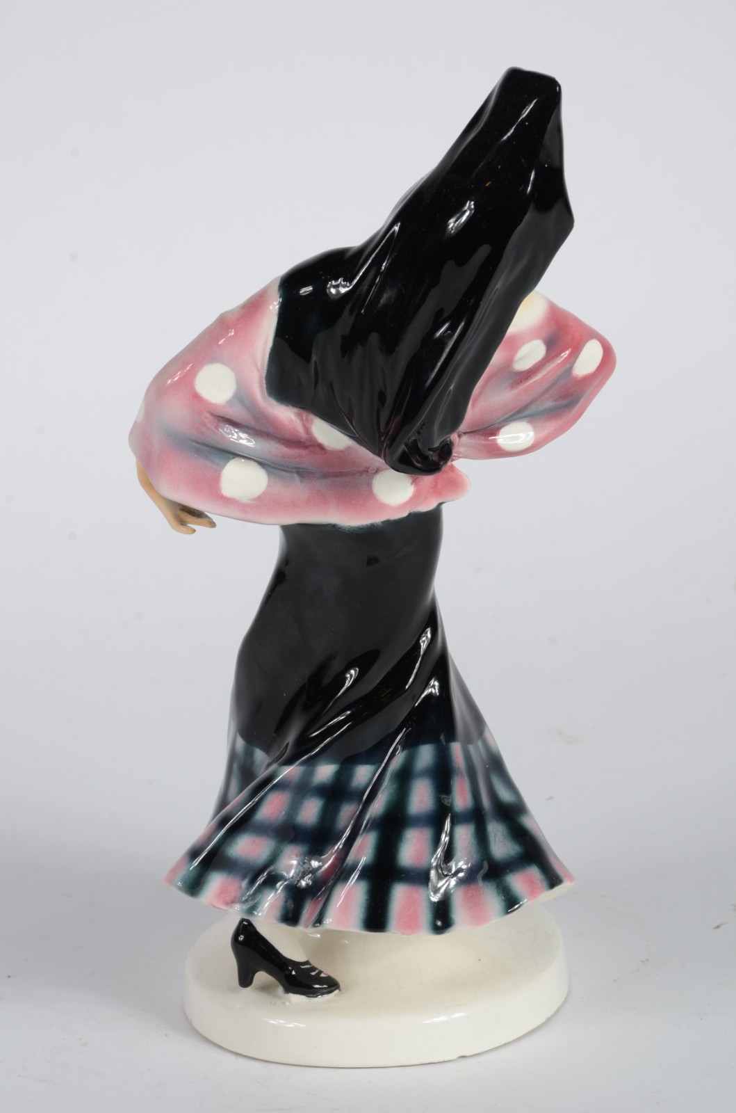 Estatueta de porcelana policromada representando dançarina. Pulso... - foto 5 de 6