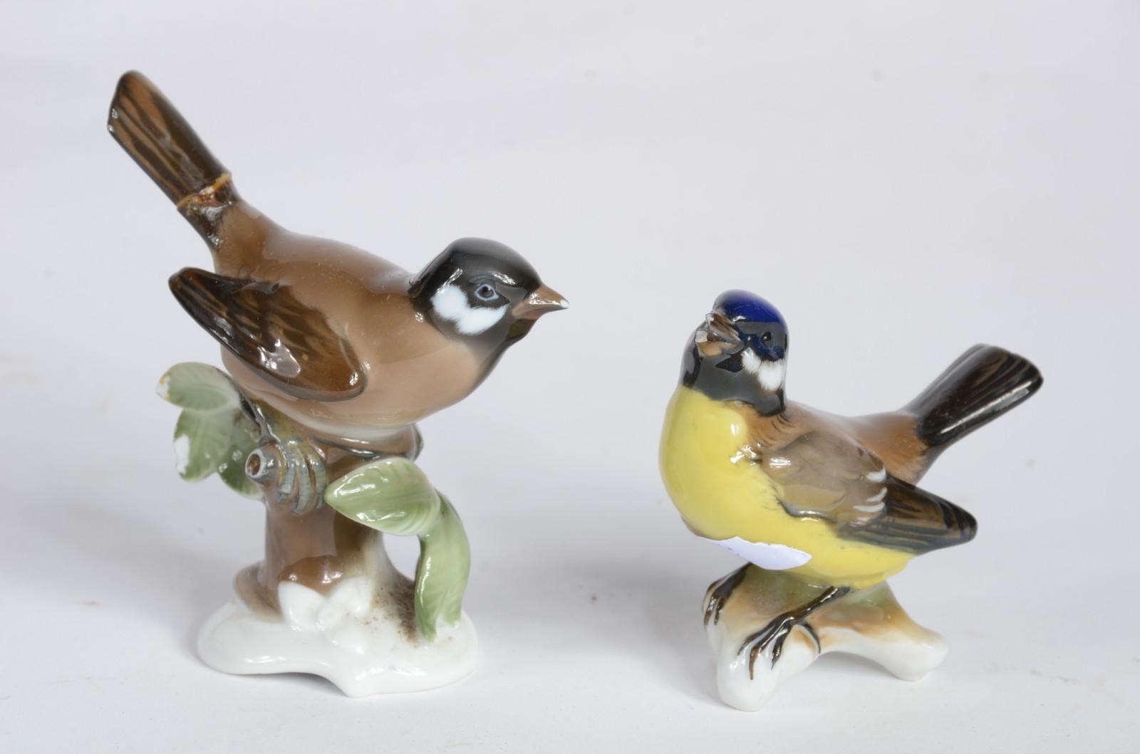 Conjunto com quatro pássaros diversos de porcelana europeia... - foto 2 de 11