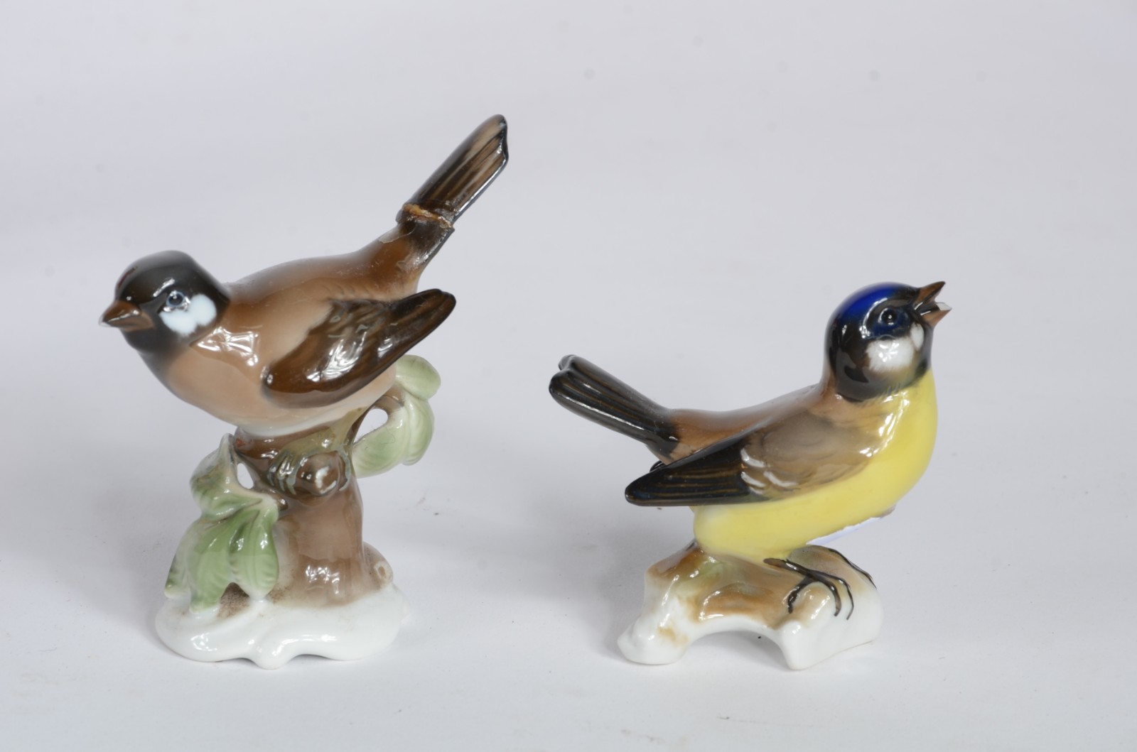 Conjunto com quatro pássaros diversos de porcelana europeia... - foto 10 de 11