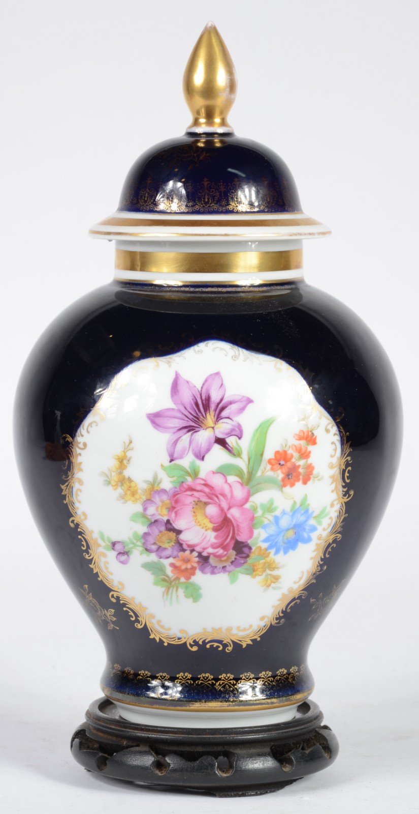 Potiche de porcelana alemã da Bavaria na cor azul cobalto com flores... - foto 1 de 7
