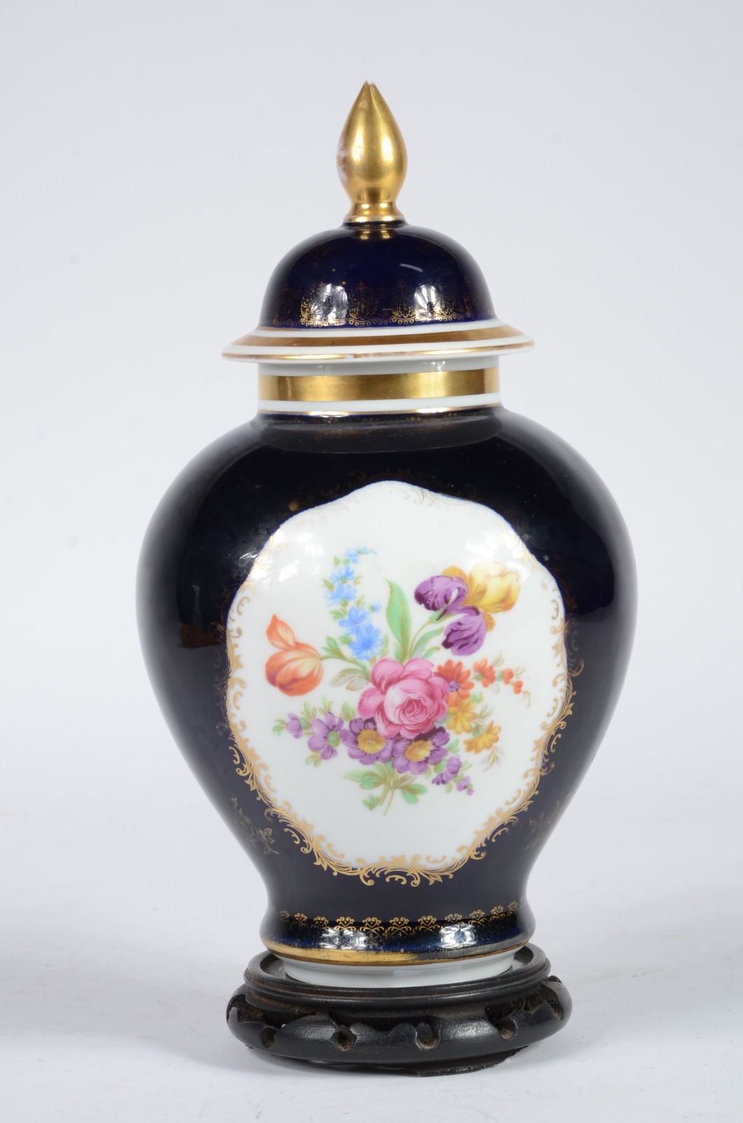 Potiche de porcelana alemã da Bavaria na cor azul cobalto com flores... - foto 5 de 7