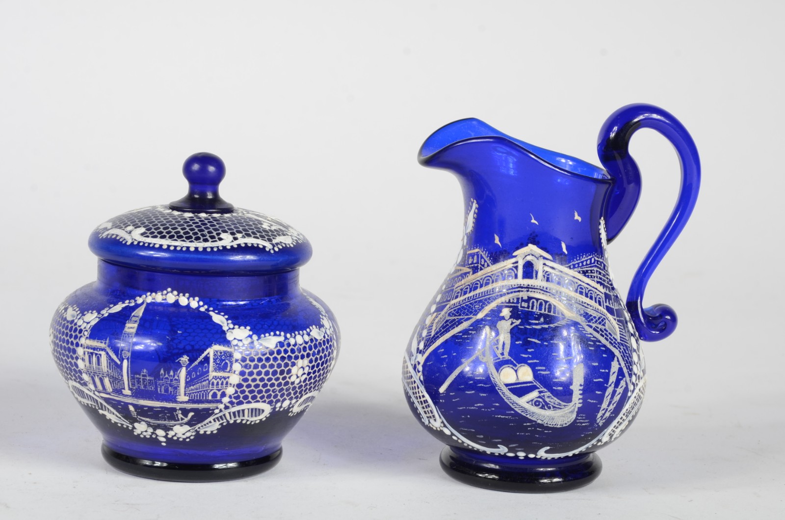 Tete a tete de vidro veneziano azul com cenas esmaltadas, composto... - foto 6 de 10