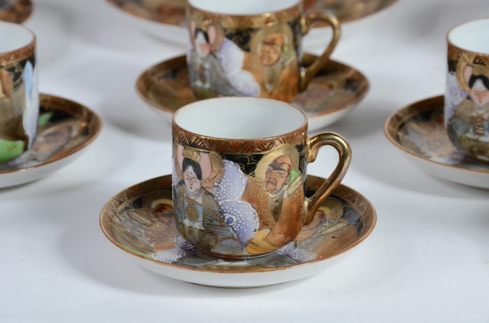 Aparelho de chá e café de porcelana oriental, decorada com figuras... - foto 4 de 7