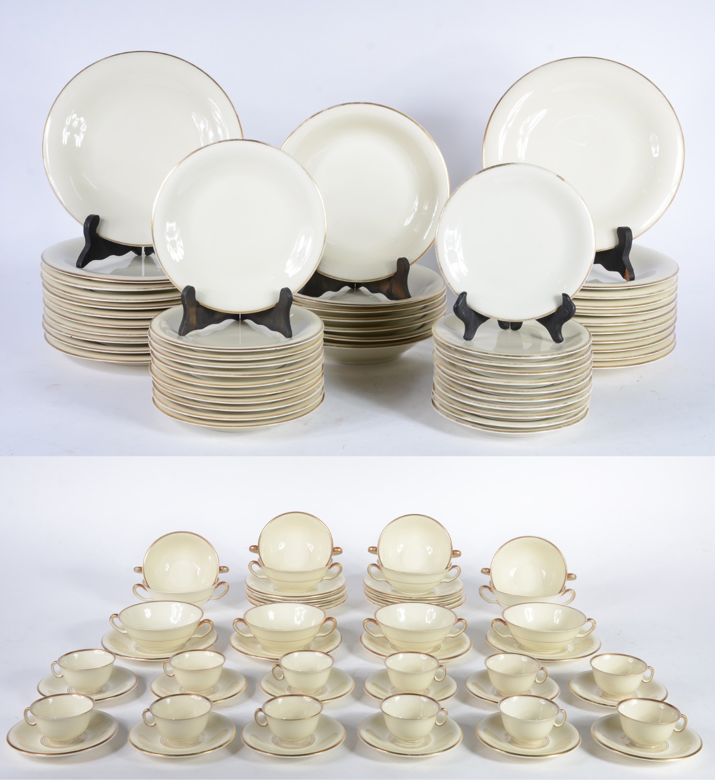 Aparelho de jantar de porcelana alemã na cor bege com friso dourado... - foto 1 de 7