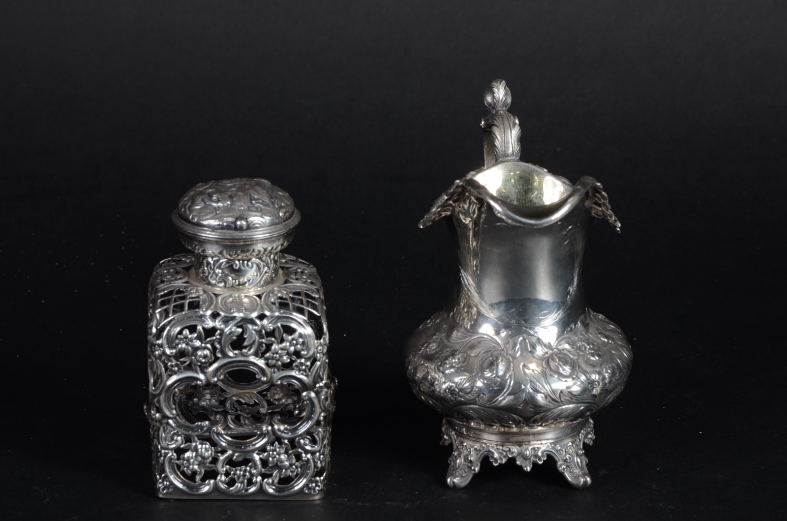 Duas peças de prata inglesa, sendo: armação para perfumeiro... - foto 3 de 8