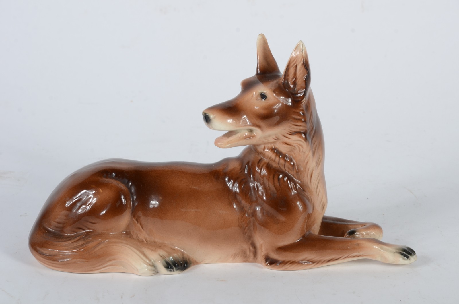 Estatueta de porcelana alemã policromada representando cachorro. - foto 1 de 7