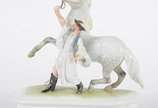 HEREND, Cavalo com treinador - Escultura de porcelana húngara Herend policromada representando "Horse and trainer".