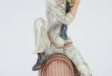 Capo di Monti, Drunken Sailor - Escultura de porcelana italiana Capo di Monti, policromada com realces dourados, representando Marinheiro bêbado.