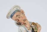 Capo di Monti, Drunken Sailor - Escultura de porcelana italiana Capo di Monti, policromada com realces dourados, representando Marinheiro bêbado.