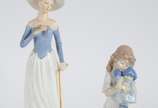 Duas estatuetas de porcelana, sendo uma sem mar... - Duas estatuetas de porcelana, sendo uma sem marca representando dama com cachorro e a menor de porcelana espanhola NAO representando menina com ...