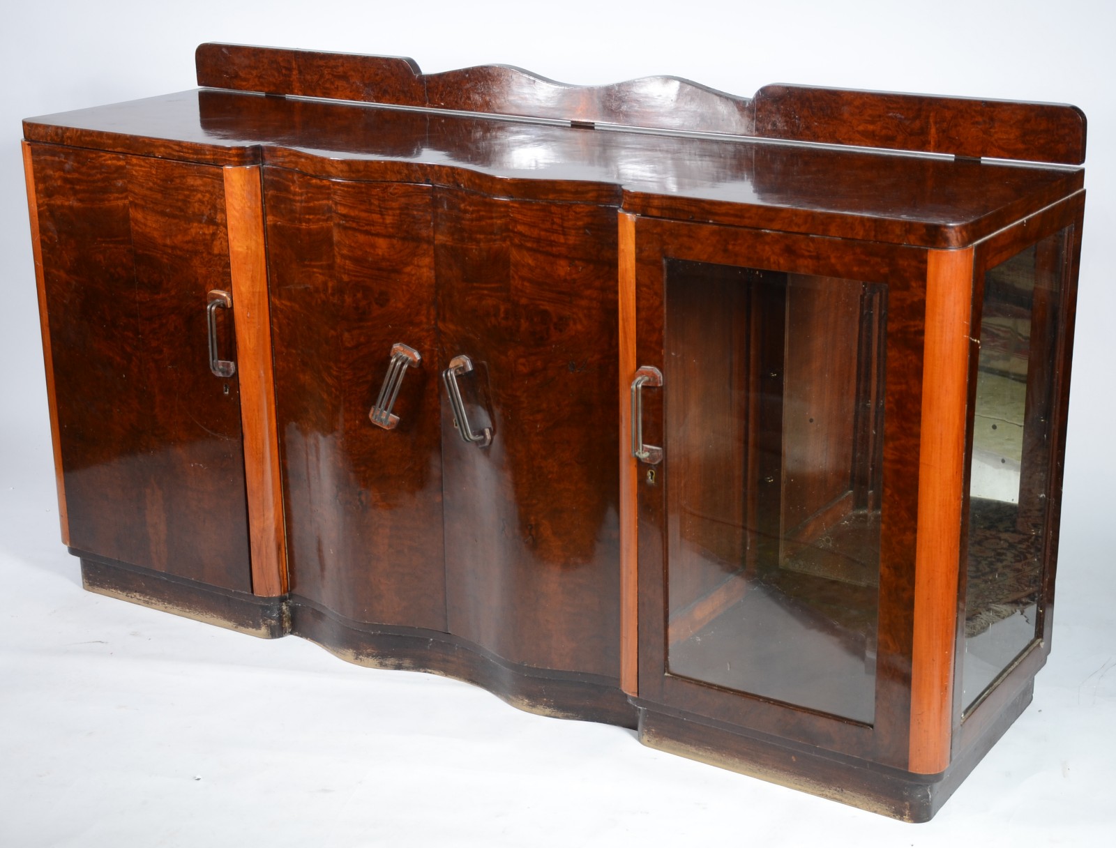 Buffet de madeira nobre, Art Deco, duas portas centrais com... - foto 1 de 11