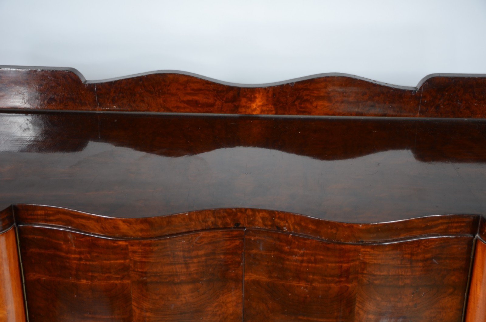 Buffet de madeira nobre, Art Deco, duas portas centrais com... - foto 4 de 11