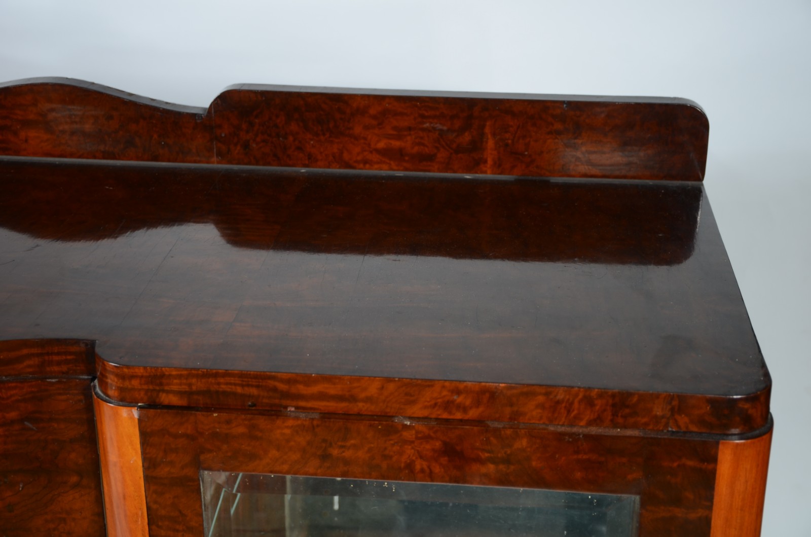 Buffet de madeira nobre, Art Deco, duas portas centrais com... - foto 5 de 11