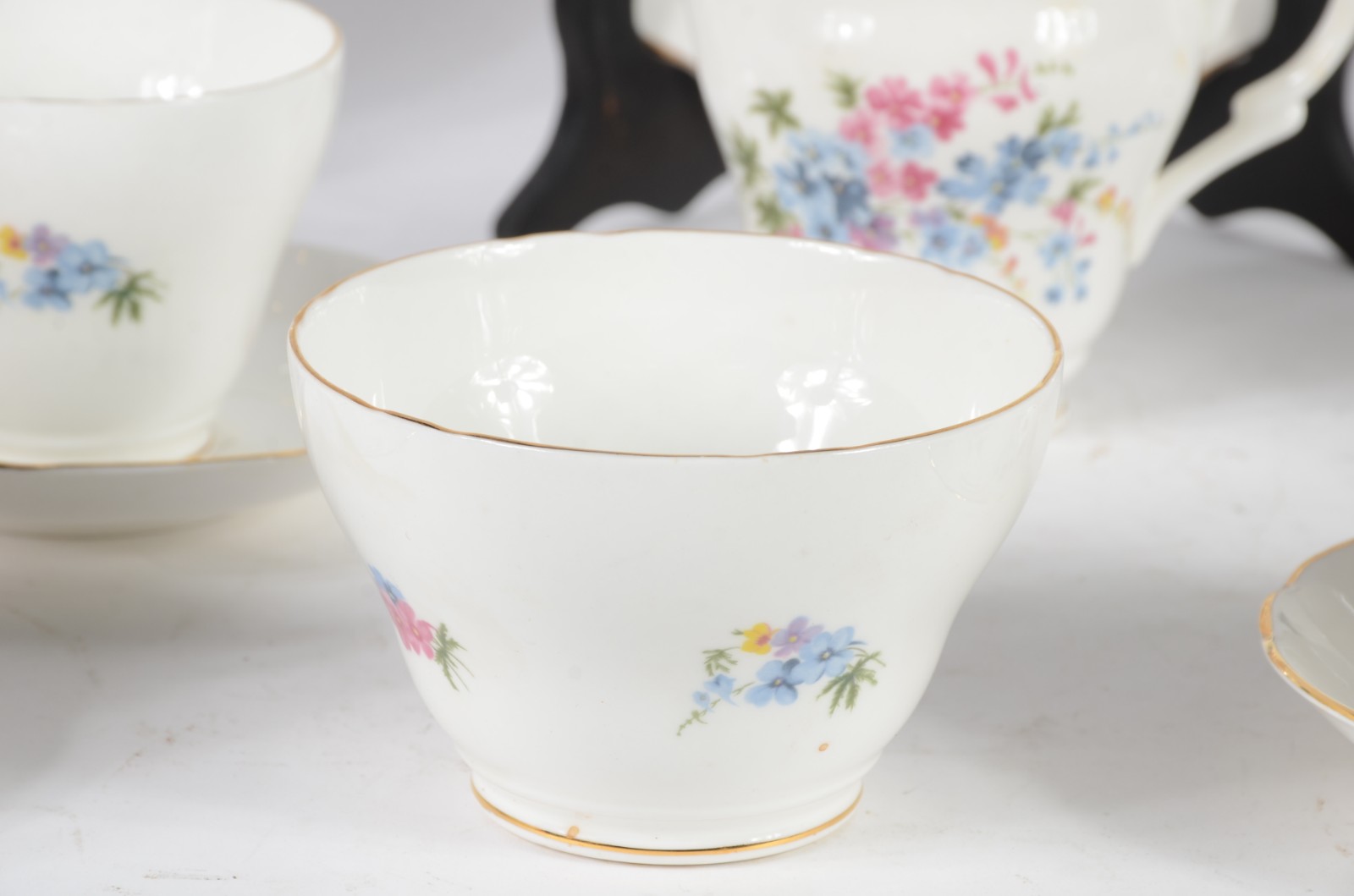 Serviço de chá de porcelana inglesa, Royal Ascot, decoração floral em... - foto 3 de 6
