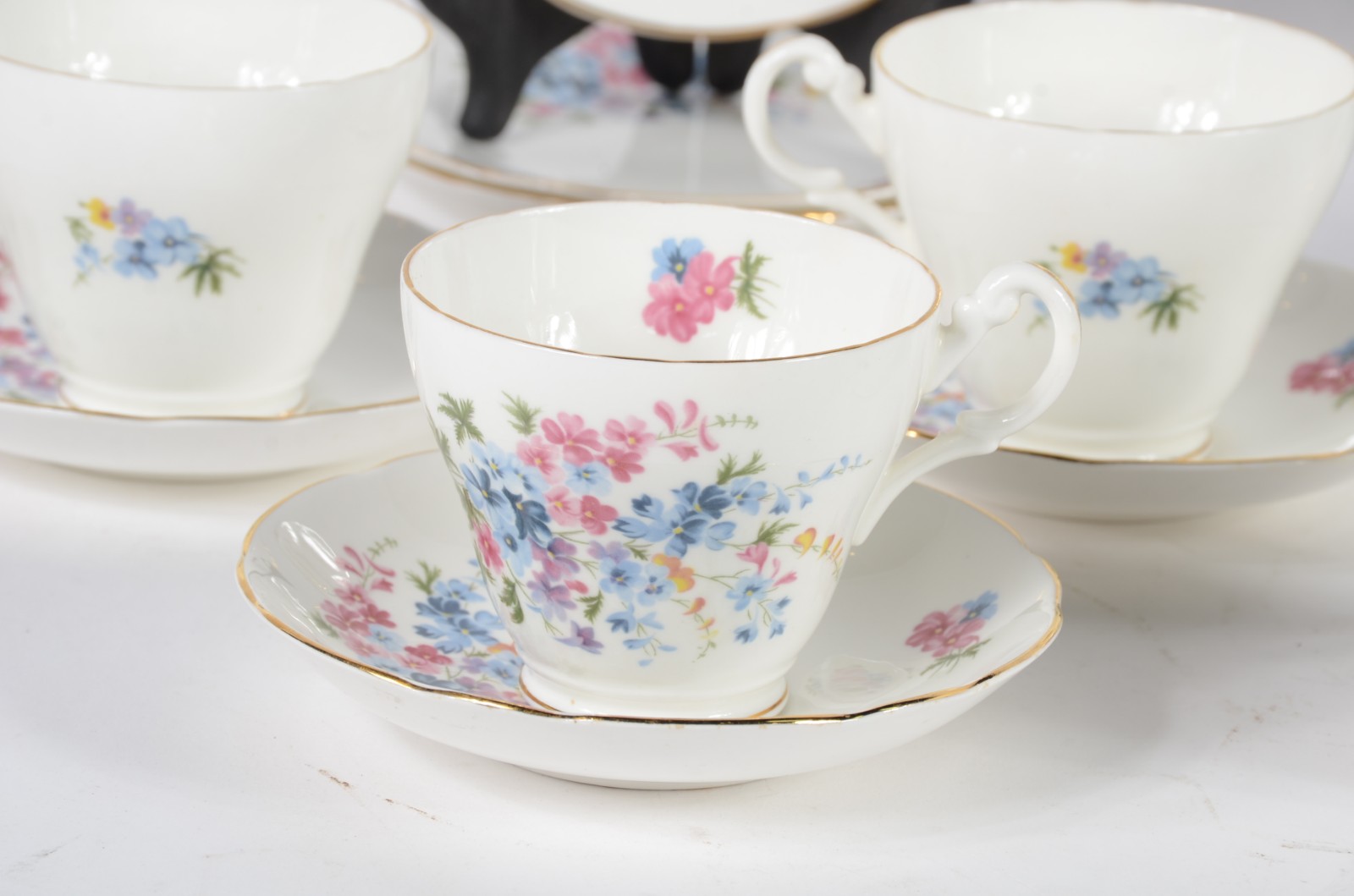 Serviço de chá de porcelana inglesa, Royal Ascot, decoração floral em... - foto 4 de 6