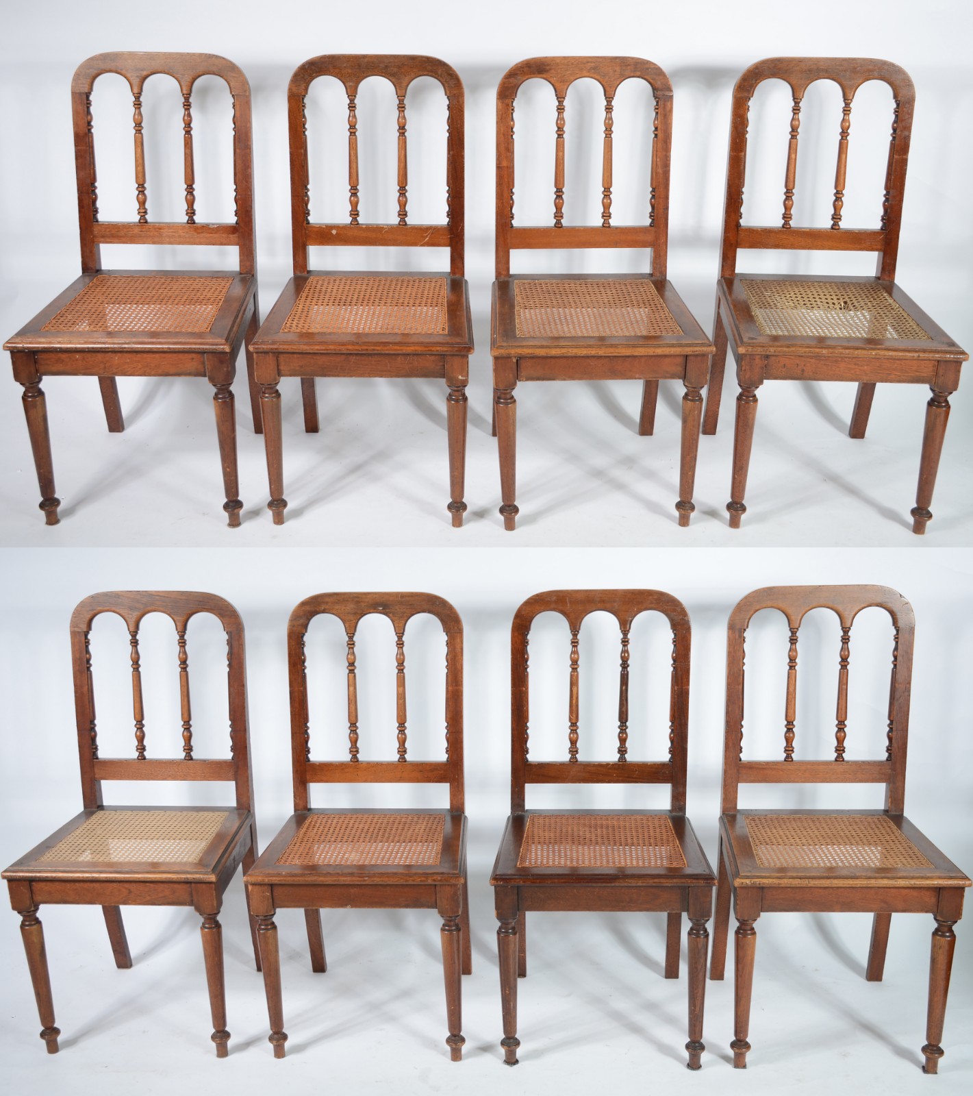 Conjunto com 8 cadeiras de madeira nobre, encostos com pinos... - foto 1 de 10