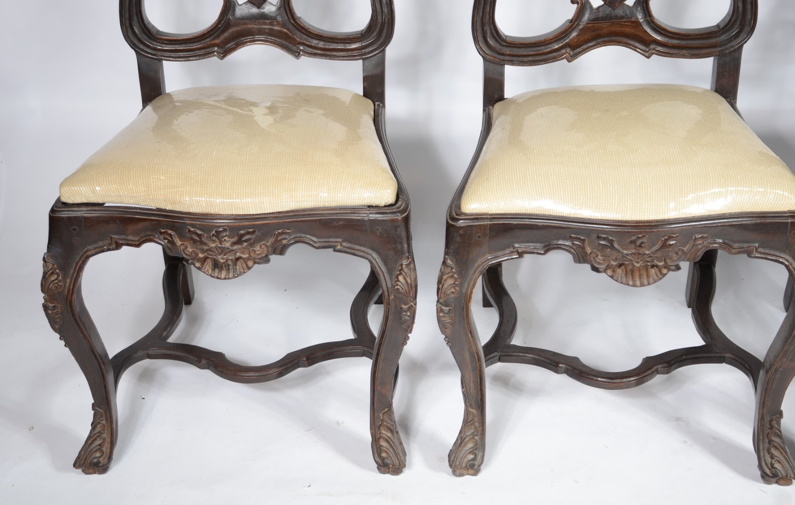 Conjunto com 8 cadeiras para sala de jantar de madeira nobre, estilo... - foto 3 de 11