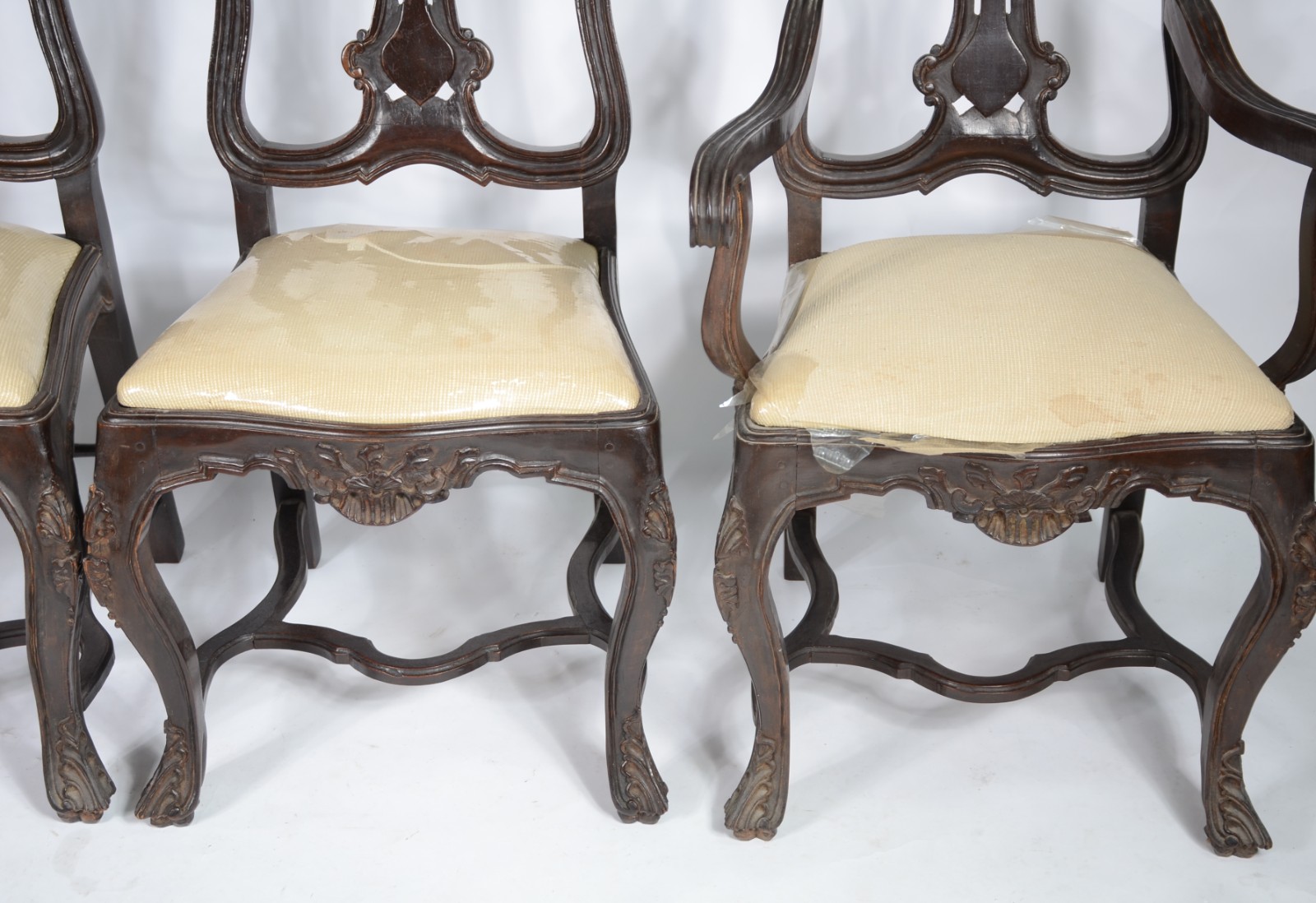 Conjunto com 8 cadeiras para sala de jantar de madeira nobre, estilo... - foto 4 de 11