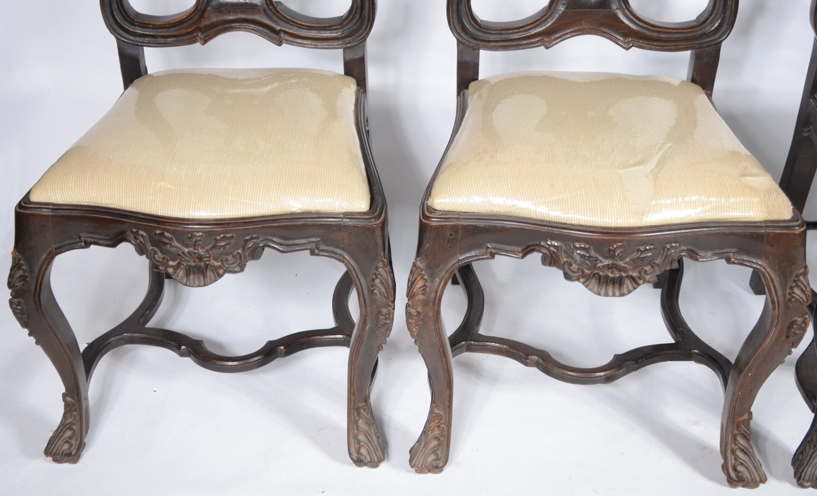 Conjunto com 8 cadeiras para sala de jantar de madeira nobre, estilo... - foto 5 de 11