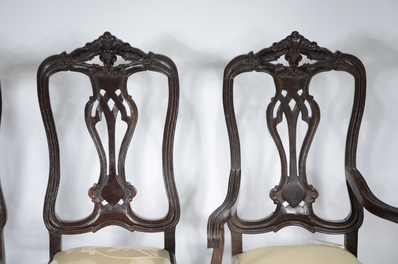 Conjunto com 8 cadeiras para sala de jantar de madeira nobre, estilo... - foto 9 de 11