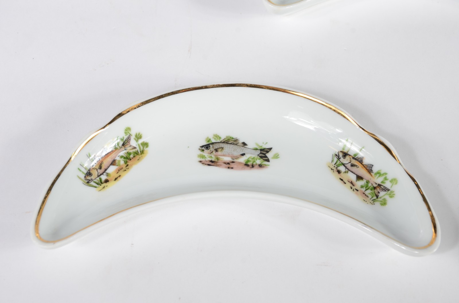 Serviço para peixe de porcelana Real, decorados com figuras de peixes... - foto 4 de 8
