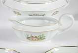 Serviço para peixe de porcelana Real, decorados... - Serviço para peixe de porcelana Real, decorados com figuras de peixes em policromia e frisos dourados, composto de: 12 pratos rasos,  12 covilhe...