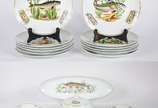 Serviço para peixe de porcelana Real, decorados... - Serviço para peixe de porcelana Real, decorados com figuras de peixes em policromia e frisos dourados, composto de: 12 pratos rasos,  12 covilhe...