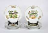 Serviço para peixe de porcelana Real, decorados... - Serviço para peixe de porcelana Real, decorados com figuras de peixes em policromia e frisos dourados, composto de: 12 pratos rasos,  12 covilhe...