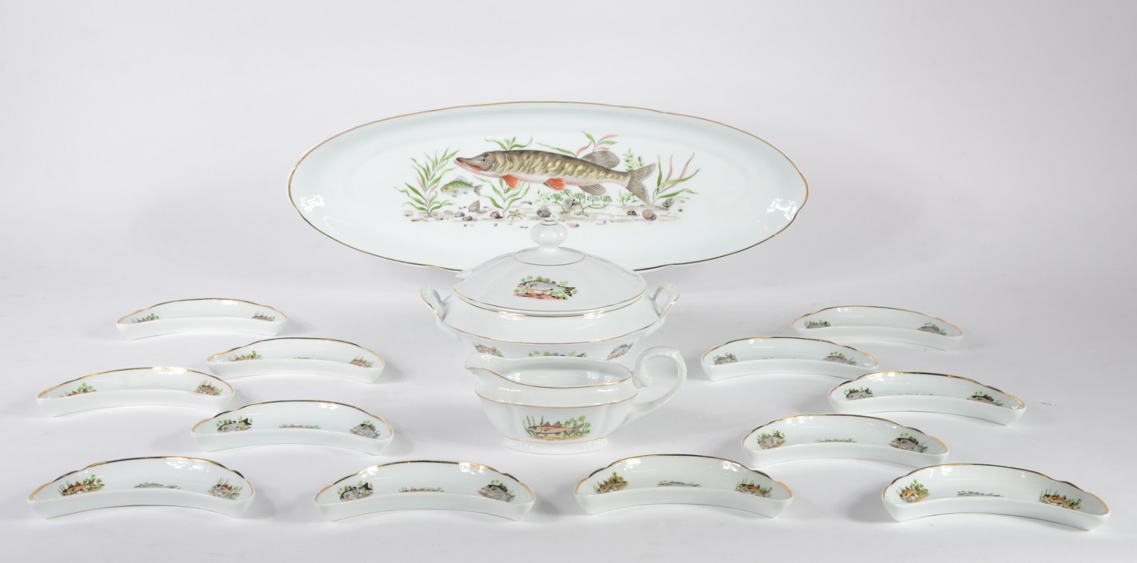 Serviço para peixe de porcelana Real, decorados com figuras de peixes... - foto 2 de 8