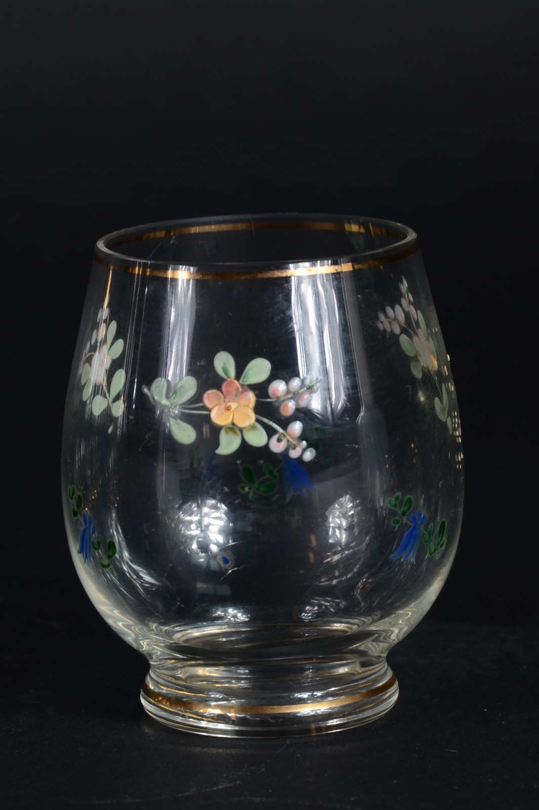 Conjunto com seis copos e jarra de vidro com flores em policromia e... - foto 3 de 11