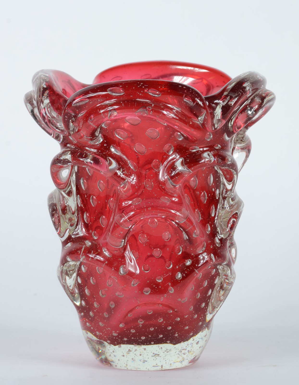 Vaso de murano italiano na cor rubi. Anos 1960. - foto 1 de 4
