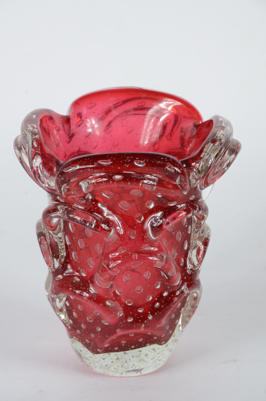 Vaso de murano italiano na cor rubi. Anos 1960. - foto 2 de 4