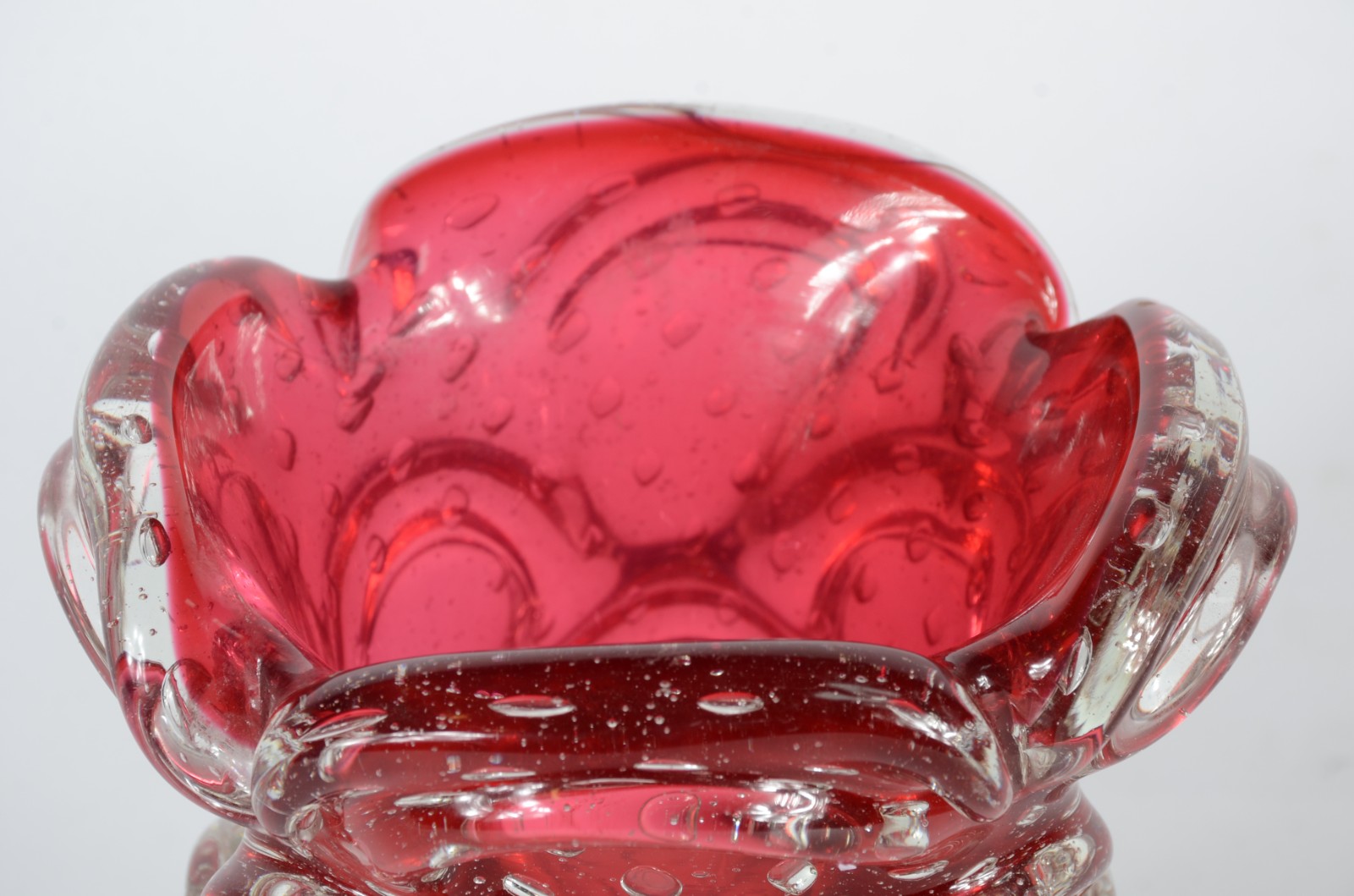 Vaso de murano italiano na cor rubi. Anos 1960. - foto 4 de 4