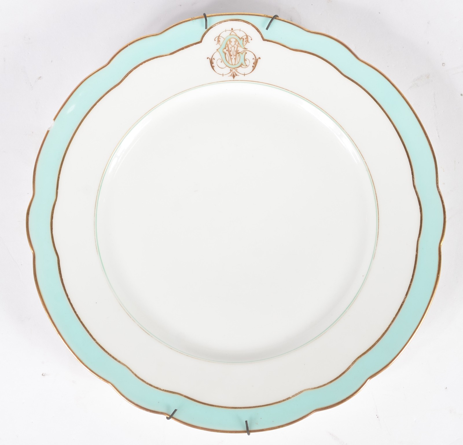 Prato em porcelana francesa J Gauvain - R. Hauteville na cor branca... - foto 1 de 5