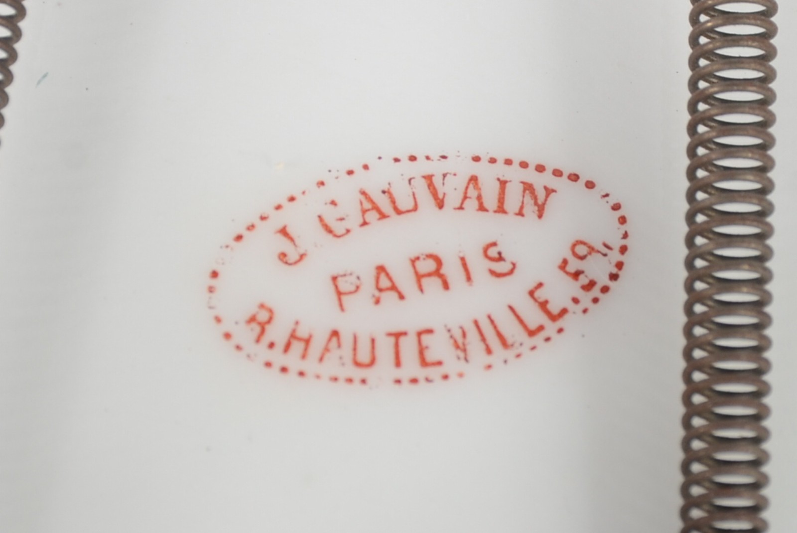 Prato em porcelana francesa J Gauvain - R. Hauteville na cor branca... - foto 5 de 5