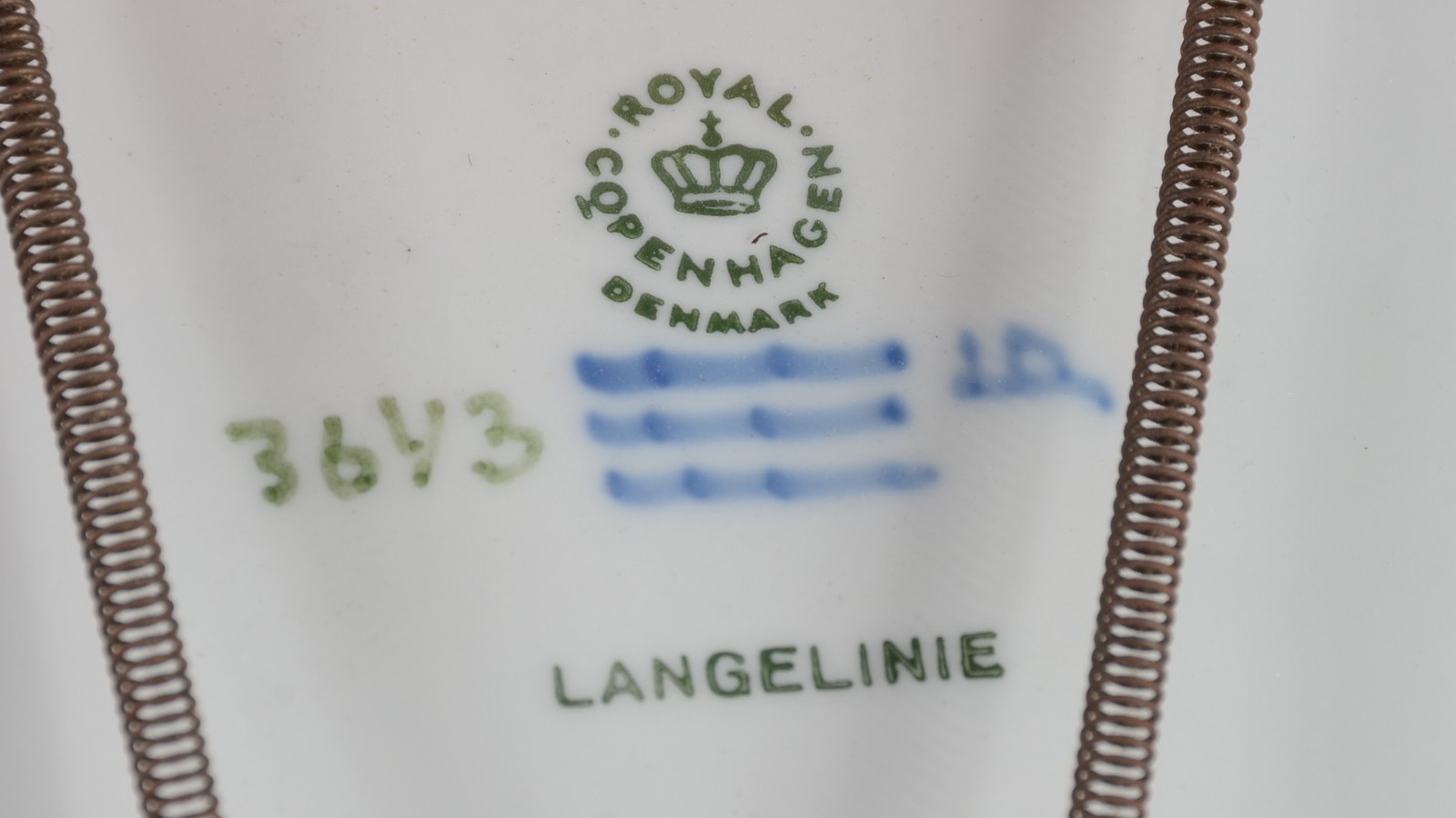 Prato de porcelana dinarmaquesa Royal Copenhagen - Langeline. - foto 4 de 4