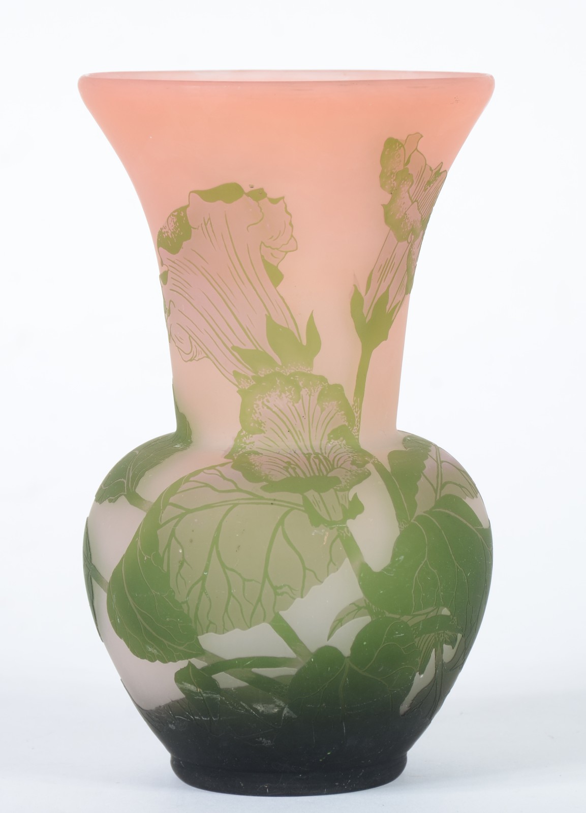 Vaso de pasta de vidro francesa decorado com flores e folhagens em... - foto 1 de 5