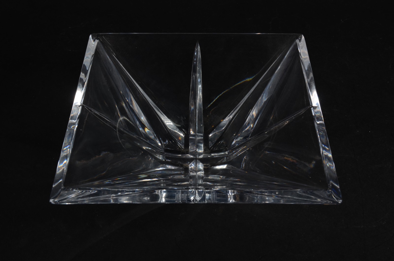 Fruteira de cristal europeu lapidado feitio quadrangular. - foto 4 de 7