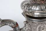 Elegante baixela de chá e café de prata portugu... - Elegante baixela de chá e café de prata portuguesa, contraste Águia - Porto, Lisboa, estilo Dom João V, composto de: 2 bules, leiteira, açucarei...