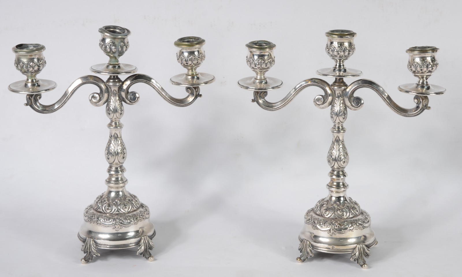 Par de candelabros de prata contraste 833 mls para 3 velas cada... - foto 1 de 6