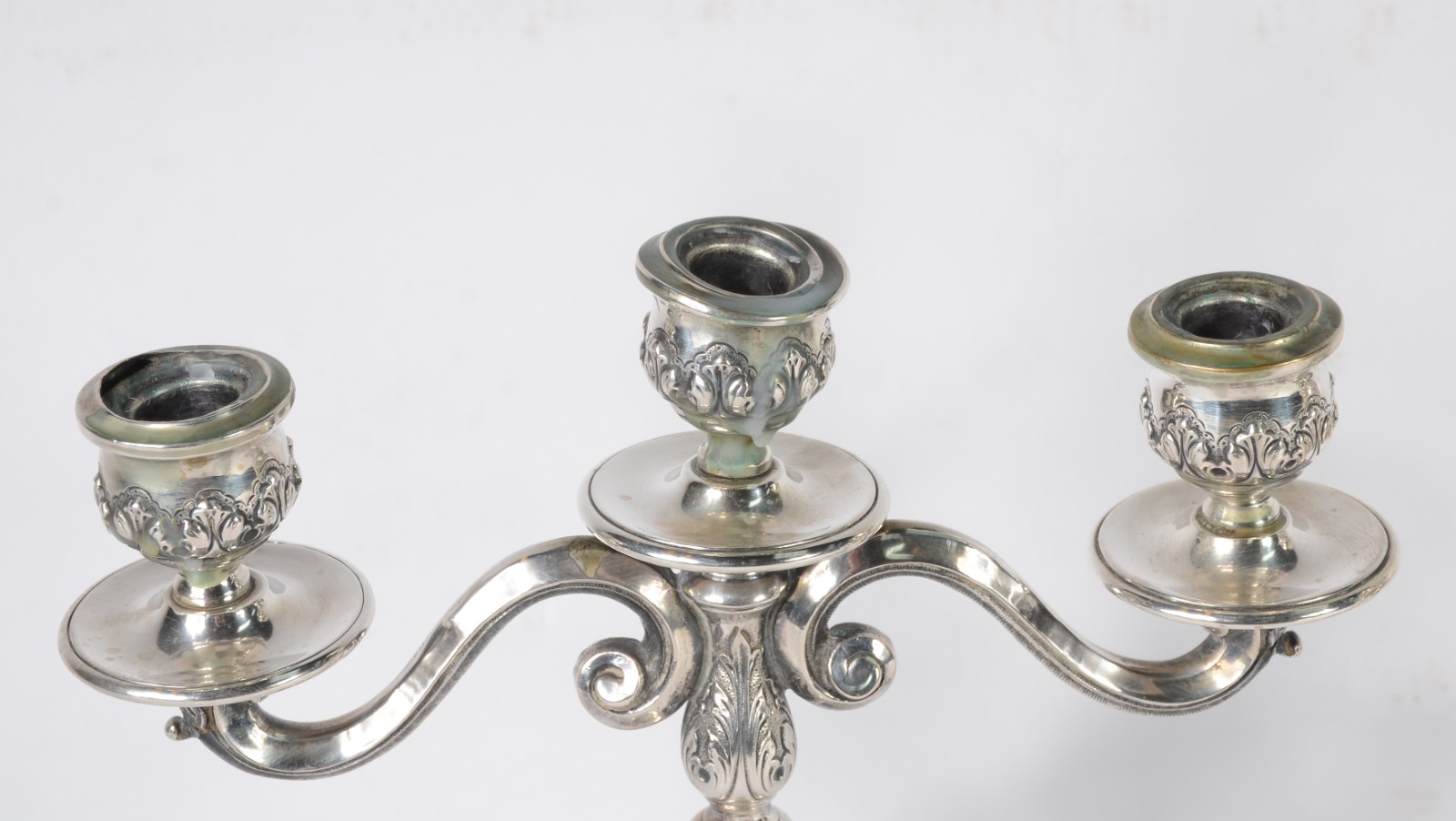 Par de candelabros de prata contraste 833 mls para 3 velas cada... - foto 2 de 6