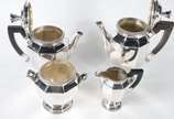 Christofle (1830),  - Antiga e elegante baixela ART DECO para chá e café de metal prateado frances Christofle, Coll Gallia, composto de: 2 bules, leiteira, açucareiro e ban