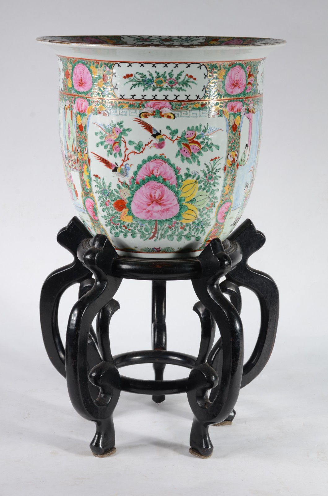 Cachepot de porcelana oriental decorado com flores e figuras típicas... - foto 1 de 8